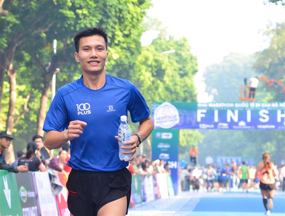 Một phút nhìn lại giải Marathon quốc tế di sản đầu tiên xuyên lòng phố cổ Hà Nội